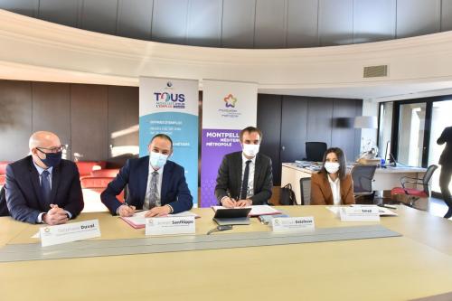 Michaël Delafosse, Président de Montpellier Méditerranée Métropole et Maire de Montpellier et Joseph Sanfilippo, Directeur territorial Pôle Emploi Hérault signent la nouvelle convention qui renforcent les engagements des deux institutions. A leurs côtés, Stéphane Duval, Responsable Ressources Humaines Computacenter et Hind Emad, Vice-présidente de Montpellier Méditerranée Métropole déléguée au développement économique et numérique. Michaël Delafosse, Président de Montpellier Méditerranée Métropole et Maire de Montpellier et Joseph Sanfilippo, Directeur territorial Pôle Emploi Hérault signent la nouvelle convention qui renforcent les engagements des deux institutions. A leurs côtés, Stéphane Duval, Responsable Ressources Humaines Computacenter et Hind Emad, Vice-présidente de Montpellier Méditerranée Métropole déléguée au développement économique et numérique.
